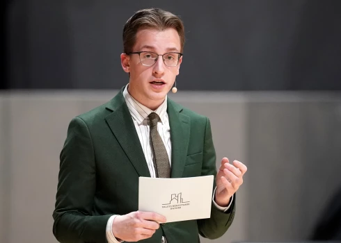 Par Dāvidu Rubenu nobalsoja deviņi no 15 deputātiem.