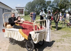 FOTO: sarkanais paklājs ir izklāts! Pakrojas muižā atklāj vasaras festivālu