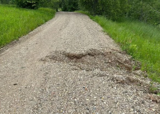 LVM novērš lietavu radītos izskalojumus meža ceļos