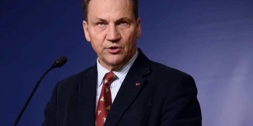 Polijas ministrs norādīja, ka pārvietošana ir daļa no plašāka modeļa, kas atspoguļo Krievijas pārslogotos militāros resursus.
