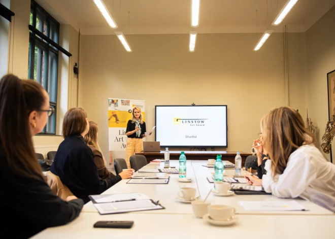 Spēcīgā konkurencē starp vairāk nekā 60 jaunajiem māksliniekiem, kuri pretendēja uz pirmo Linstow Art Award profesionālās mākslas balvu, ir noskaidroti trīs laureāti. Par pirmajām balvas ieguvējām starptautiskās žūrijas vērtējumā kļuvušas jaunās mākslinieces Anna Malicka, Katrīna Biksone un Tīna Alise Drupa. Viņu pieteikumi un klātienes prezentācijas izcēlās ar augstu profesionālo kvalitāti, spēcīgu māksliniecisko rokrakstu, aktuālu tematiku un pārliecinošu radošo redzējumu, nodrošinot uzvaru balvas pirmajā gadā.