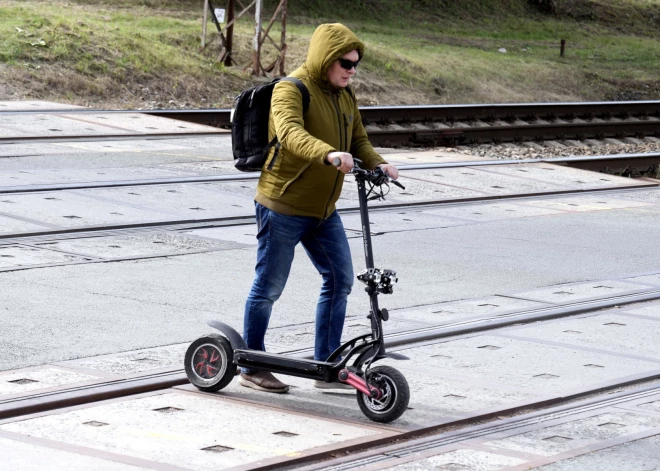 Noskaidrots elektroskrejriteņa OCTA polises pircēja profils: atbildīgs pusmūža vīrietis ar derīgu autovadītāja apliecību