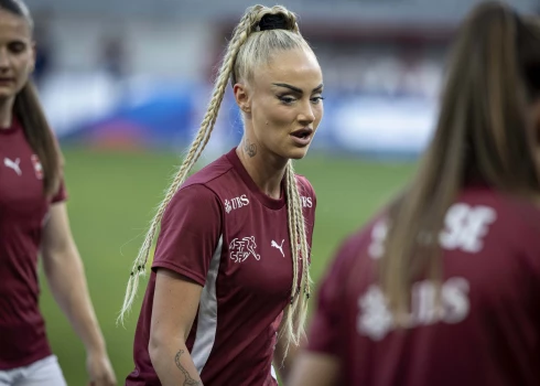 Šveiciete Ališa Lēmane ir viena no pasaules populārākajām futbolistēm. 