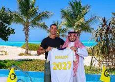 Portugāļu leģendai Krištianu Ronaldu patīk pie arābiem, turpinās spēlēt Saūda Arābijas komandā "Al-Nassr"