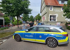 Vācijā policisti nošauj afgāņu patvēruma pieprasītāju, kurš viņiem uzbruka ar nazi