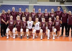 Latvijas volejbolistes pieveic līdz šim nevienu setu nezaudējušo favorīti Šveici pirmajā spēlē par iekļūšanu Eiropas Zelta līgā