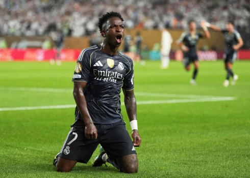 Kā pēdējās FIFA Pasaules klubu kausa astotdaļfinālā iekļūst "Real" un "Al Hilal" komandas.
