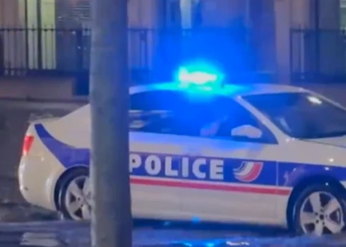 Francijas policijas auto atskaņo "Titāniku".