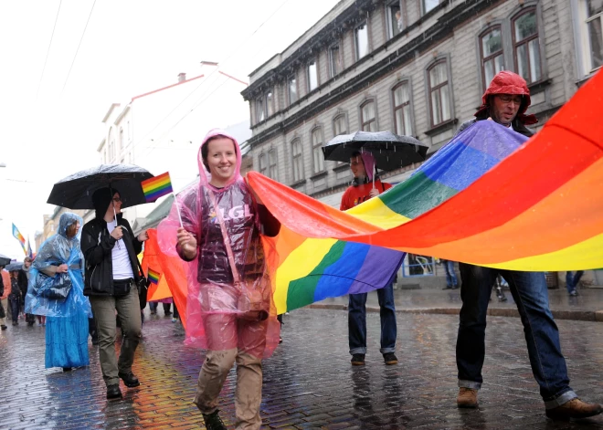 "Mēs visi esam daļa no šīs valsts" – sestdien Rīgā notiks praida gājiens