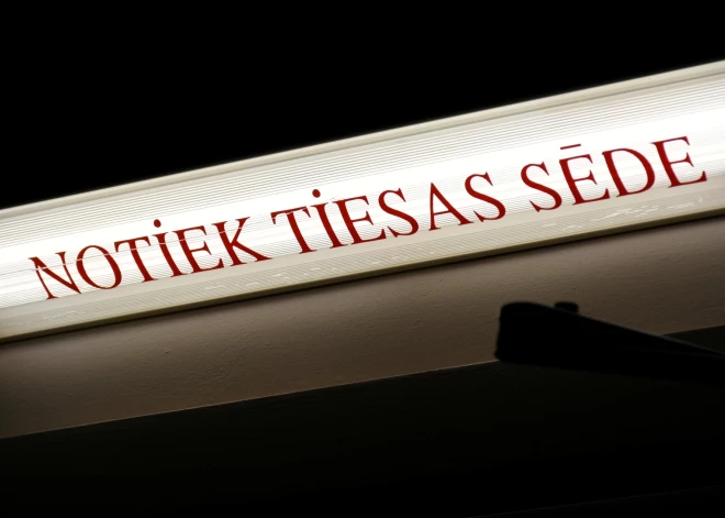 Izsekoja bijušo draudzeni, jaunajam draugam pie kakla lika nazi: vīrietim būs jāstājas tiesas priekšā