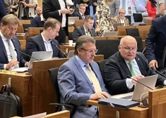 Šlesers tomēr atnāk uz pirmo Rīgas domes sēdi, kaut pats rīt sola vērienīgi protestēt pret vēlēšanu rezultātiem