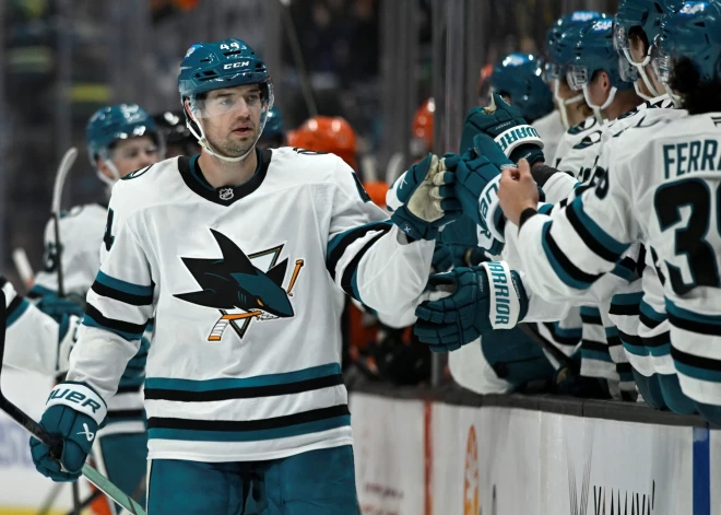 "Stars" pagarina līgumu ar Bennu; "Sharks" izpērk savas leģendas Vlasika kontraktu