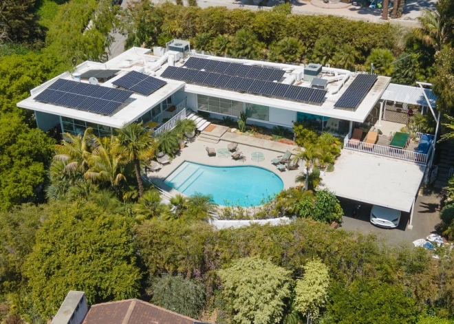 FOTO: Losandželosā apzagta aktiera Breda Pita māja