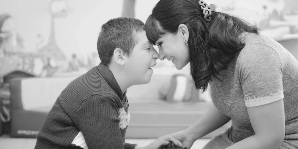 Īpašā dēla mamma Karīna norāda, ka jo vairāk par šo runāsim, jo izglītotāka sabiedrība kļūs.