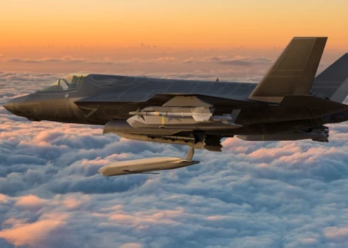 Многоцелевой истребитель F-35 способен нести ракеты с ядерными боеголовками.
