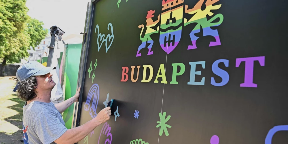 Ungārijas policija neliks šķēršļus sestdien gaidāmajam Budapeštas praida gājienam, neraugoties uz to, ka policija gājienu aizliegusi.