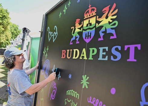 Ungārijas policija neliks šķēršļus sestdien gaidāmajam Budapeštas praida gājienam, neraugoties uz to, ka policija gājienu aizliegusi. 