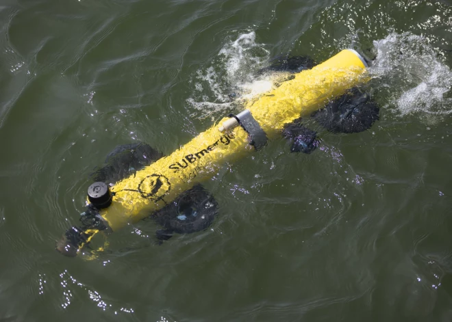 Aizsardzības ministrija un Nacionālie bruņotie spēki jūnijā Ādažu un Šķēdes poligonos tirgus izpētes ietvaros veikuši pirmās Latvijā izstrādāto attālināti vadāmu sauszemes un jūras sistēmu praktiskās demonstrācijas, lai pārliecinātos par platformu veiktspēju un potenciāli nepieciešamajiem uzlabojumiem.