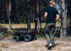 FOTO: uzsākti Latvijā izstrādāto attālināti vadāmo sauszemes un jūras dronu testi