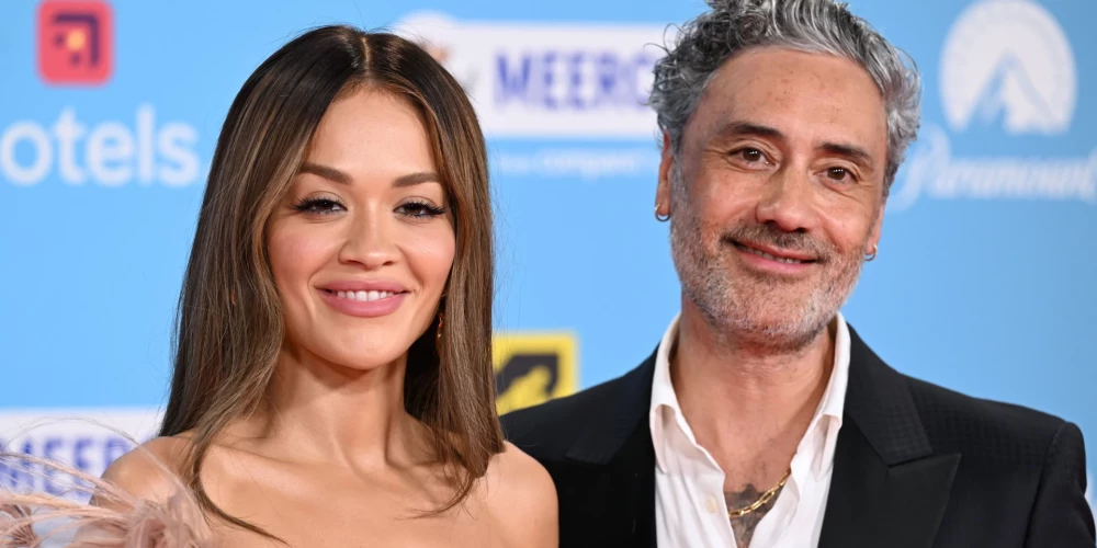 Rita Ora un Taika Vaititi MTV Eiropas mūzikas balvu ceremonijas vakarā 2024. gada 10. novembrī.