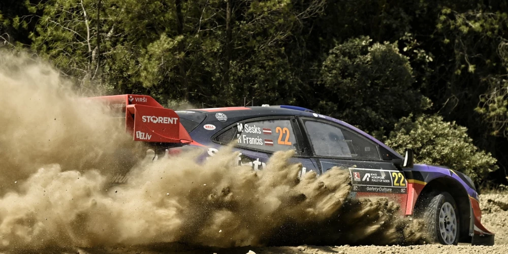  Latvijas rallija ekipāža ar pilotu Mārtiņu Sesku un stūrmani Renāru Franci piektdien Grieķijā neveiksmīgi turpināja pasaules rallija čempionāta septīto posmu - Akropoles ralliju.