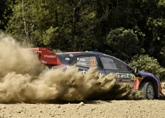 Seska ekipāžai neveiksmīga WRC Akropoles rallija pirmā pilnā diena
