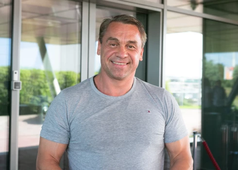 Rebekas Ibrahimas bijušais treneris, olimpiskais medaļnieks Viktors Ščerbatihs.