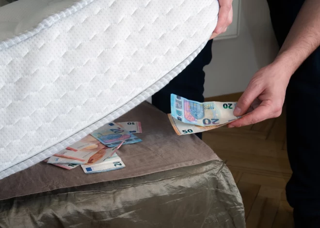 Не скупые, а бережливые: у кого из знаков зодиака всегда есть заначка