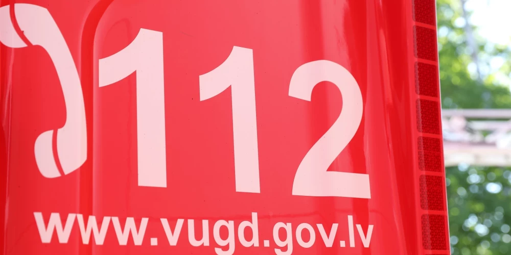 Pirms VUGD ierašanās no ēkas evakuējās seši cilvēki.