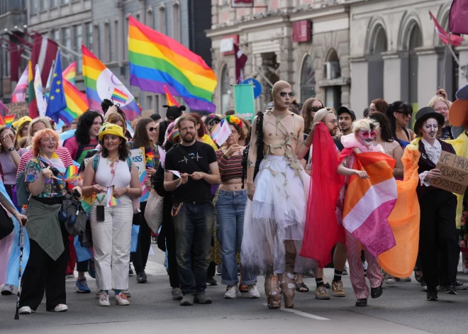 В Риге проходит шествие Riga Pride 2025: в центре перекрыты улицы и изменены маршруты транспорта