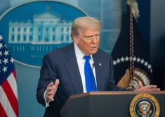 Donalds Tramps: "Mēs nekavējoties pārtraucam visas sarunas par tirdzniecību ar Kanādu"