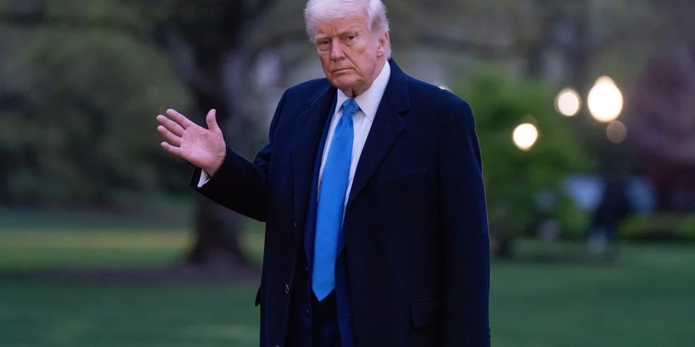 Дональд Трамп останавливает войны одной рукой.