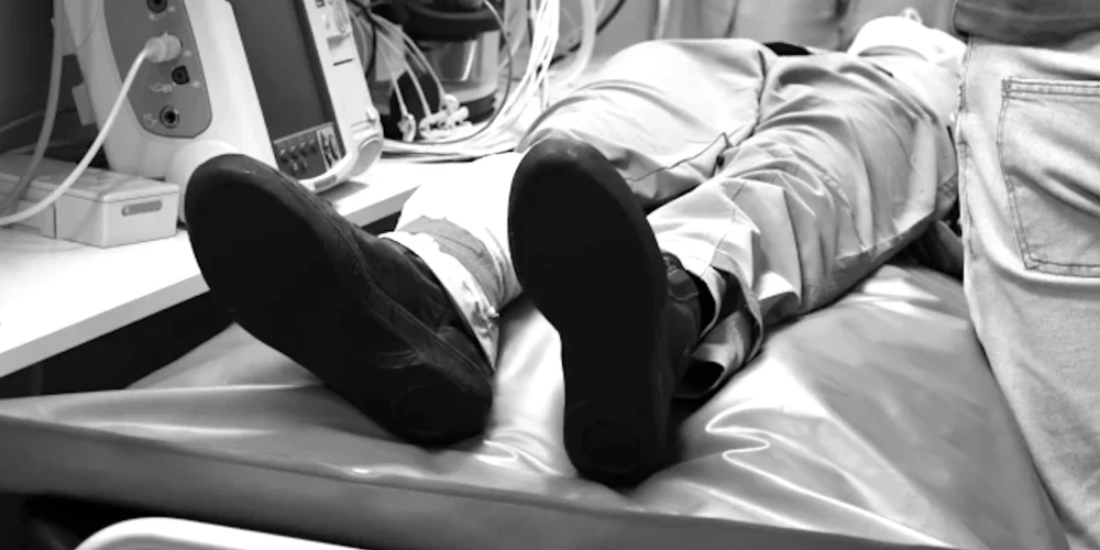Līga norāda, ka viņas dēls tika atrasts Saldū 16. jūnijā ar smagu galvas traumu.