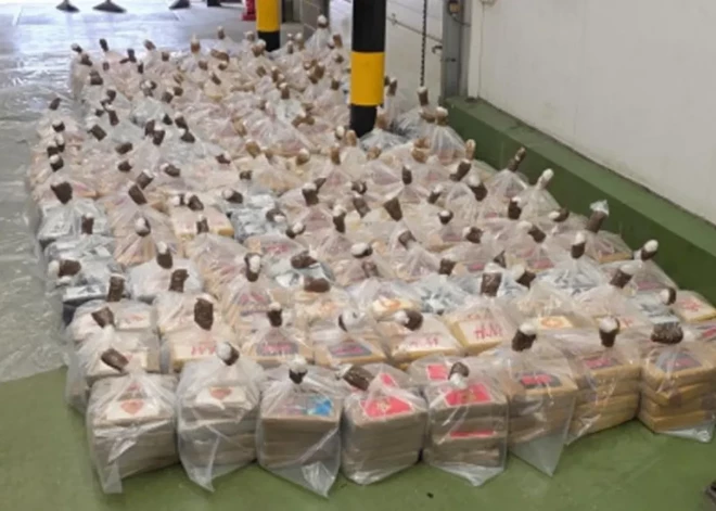 Lielbritānija aizturējusi kokaīna kravu 100 miljonu eiro vērtībā