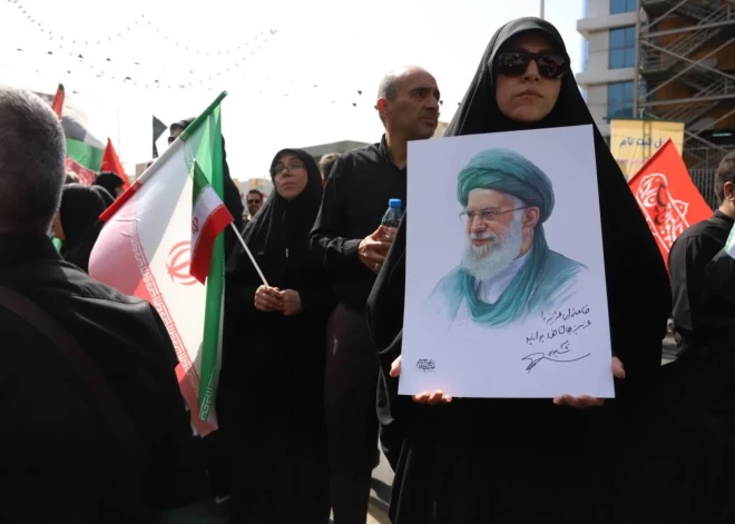 Pēc pamiera Irāna apglabā savus militāros līderus