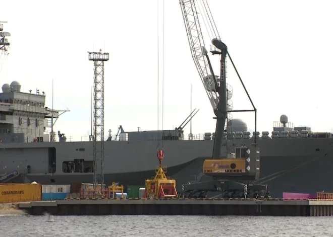 Американский военный корабль прибыл в Ригу после учений в Балтийском море: моряки уже попробовали латвийские блюда