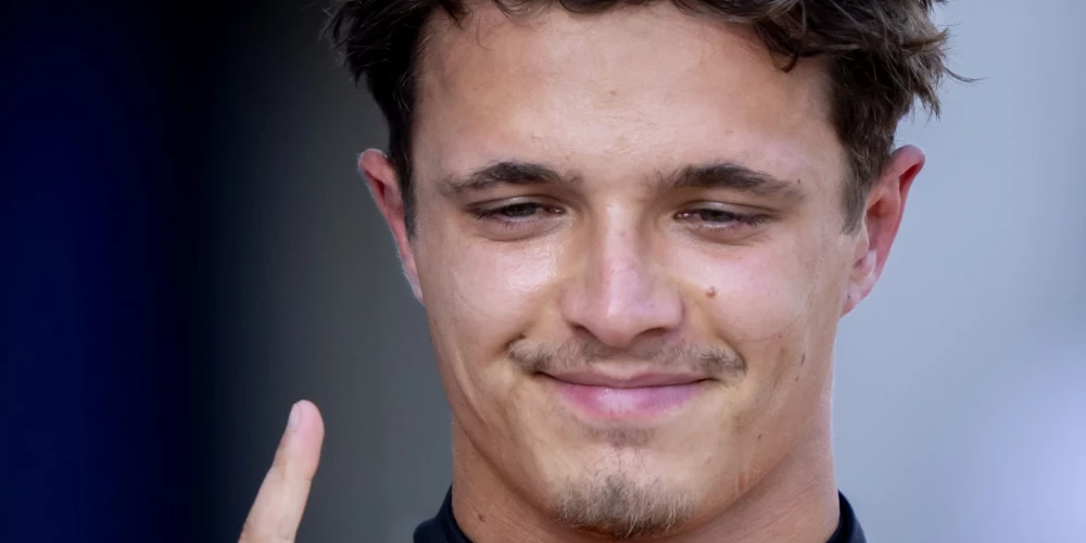 Lando Noriss pagaidām "Red Bull" mājas trasē bijis pārliecinoši ātrākais.