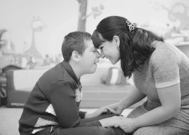 Мама "особенного" ребенка делится размышлениями об отношении общества: "Поэтому мы выбираем не ходить в гости"