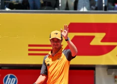 F-1 Austrijas posmā dubultuzvara "McLaren" – Verstapens izstājas pēc sadursmes