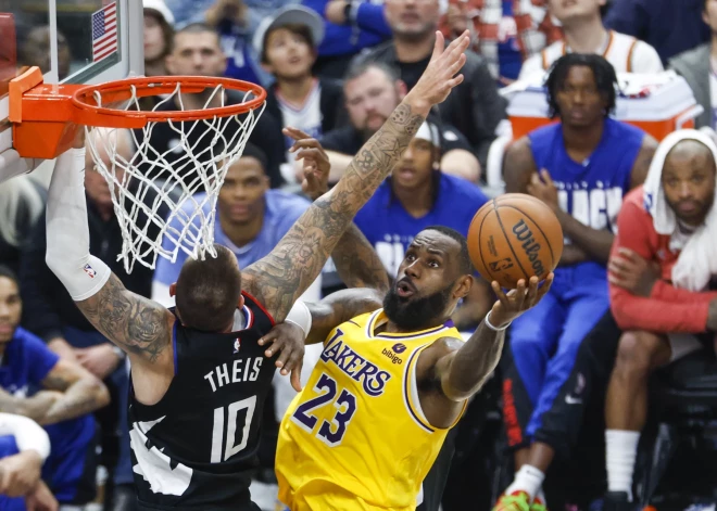 Lebrons Džeimss spēlēs vismaz vēl vienu sezonu "Lakers" – noslēdz līgumu par 52,6 miljoniem