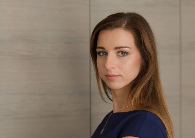 Zelta tirdzniecības uzņēmuma “Tavex” valdes locekle Viktorija Gorčakova saka, ka uzņēmums gadā Latvijas iedzīvotājiem vidēji pārdod ar pustonnu zelta. Pēdējos pāris gados pieprasījums pēc gan strauji kāpis.
