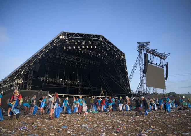 Rīts pēc Glastonberijas festivāla.