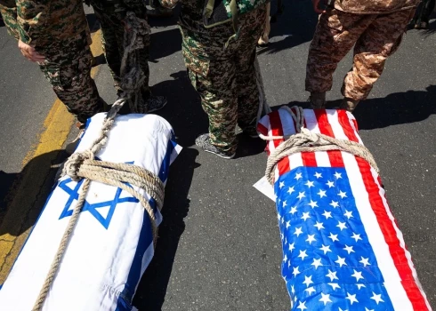 В Иране любят хоронить США и Израиль.