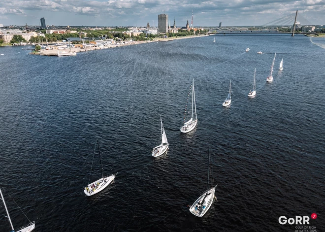 GoRR regates buru jahtu parāde Daugavas upē.