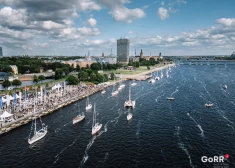 FOTO: atklāta GoRR regate ar krāšņu parādi Daugavā. Pirmā sacensību dienu pārcelta stiprā vēja dēļ
