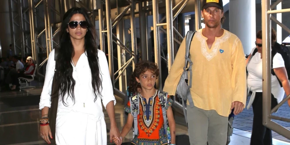 Актер Мэтью Макконахи с женой Камиллой и сыном Леви в 2017 году.