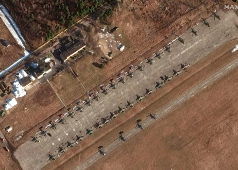Satelītattēli iemūžinājuši Krievijas pilsētas Rostovas militāro bāzi.