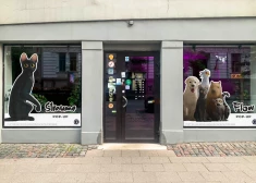 FOTO: Rīgas centrā atklāts "Straumei" veltīts pop-up veikals