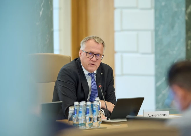 Ministrijas iesniedz priekšlikumus izdevumu samazināšanai par 150 miljoniem eiro