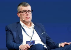 "airBaltic" padomes priekšsēdētājs Martinovs: iespējams, "Lufthansa" darījumu par 10% "airBaltic" akciju iegādi pabeigs līdz vasaras beigām